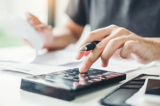 Stock vs. Custom Photography in 2026: A Practical Guide to Cost, Speed, and ROI 4 business person calculating price